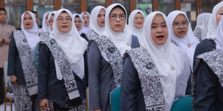 Lantik 26 Pengurus Ranting, IBI Tanah Datar Diimbau Perkuat Pelayanan Kesehatan Ibu dan Anak
