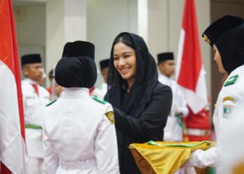 Bupati Annisa Kukuhkan 54 Anggota Paskibraka Kabupaten Dharmasraya Tahun 2026