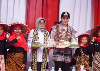 Semarak Pawai Alegoris HUT ke-81 RI di Dharmasraya, Ribuan Warga Tumpah Ruah dari Pagi Hingga Siang
