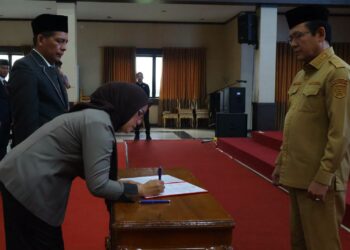 Perkuat Layanan Publik, Wali Kota Payakumbuh Zulmaeta Lantik 17 ASN