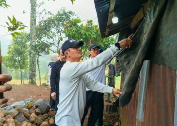 Kementerian Sosial RI Bedah Rumah Zahira Siswi SRMP 5 Kabupaten Solok