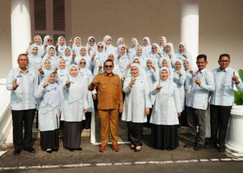 Lepas Kontingen PKK ke Jambore Sumbar 2026, Bupati Eka Putra Pesan Jaga Nama Baik Tanah Datar