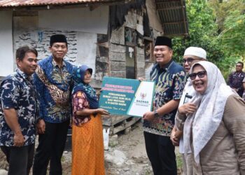 Pariaman Peduli: Wali Kota Yota Balad Bedah Rumah Lansia Kurang Mampu di Kurai Taji